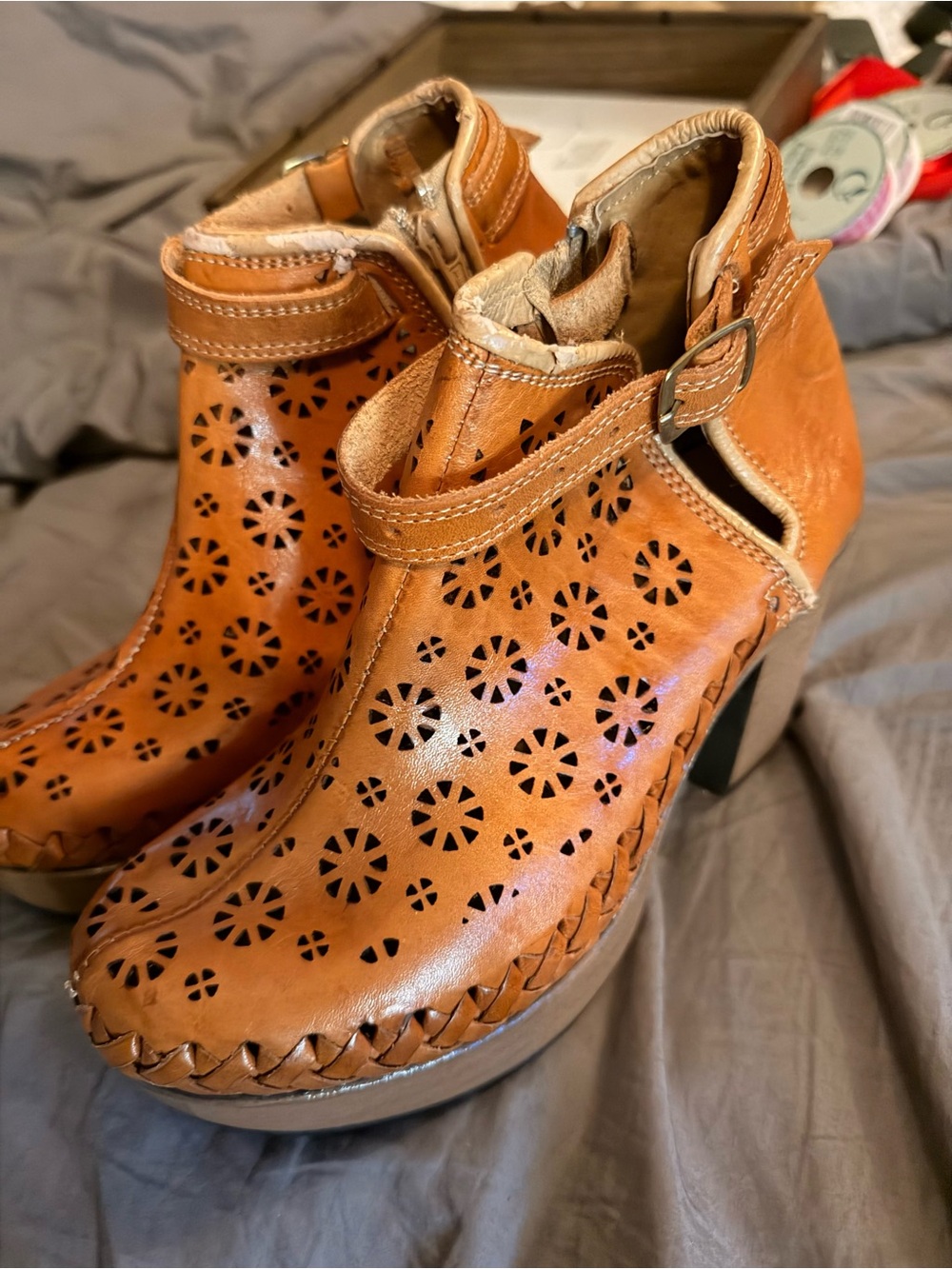 Mexicanita Women's Tan Leather Cutout Heeled Clog Boots